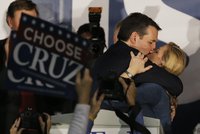 Iowa podpořila Cruze, Trumpovi dýchá na záda Rubio. Clintonová má těsný náskok