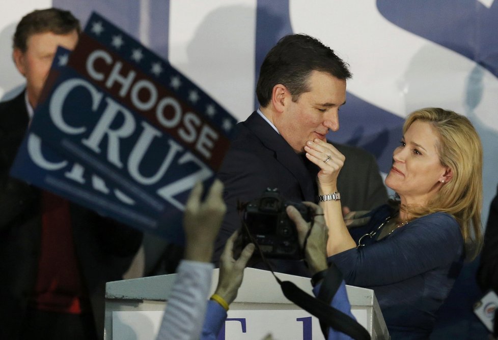 Senátor Ted Cruz porazil Trumpa v nominačním souboji v Iowě