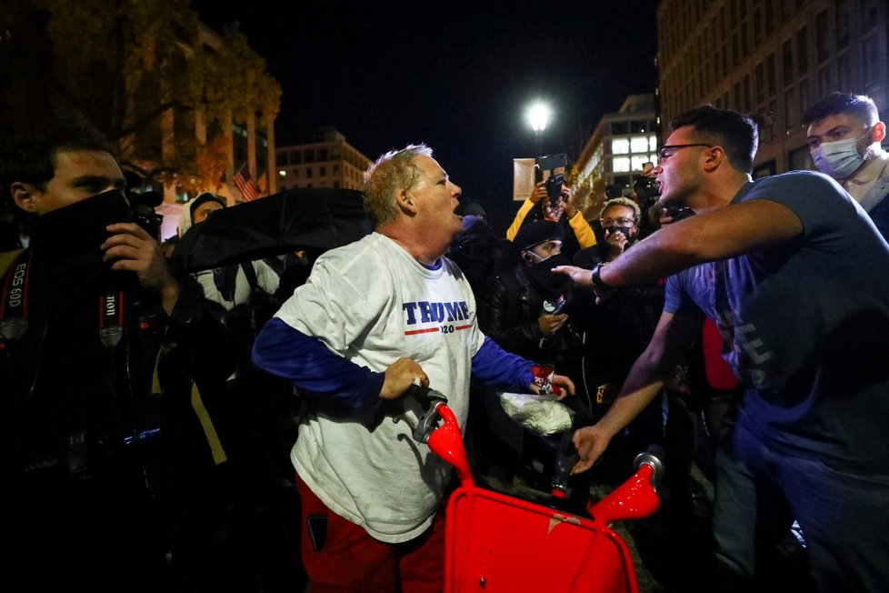 Demonstrace na podporu prezidenta Donalda Trumpa ve Washingtonu (14. 11. 2020)