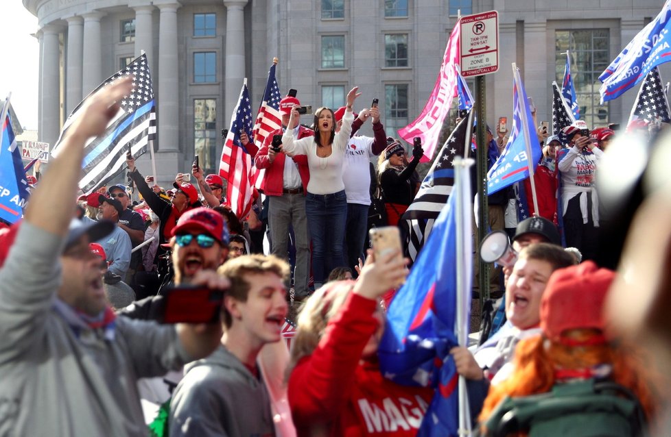 Demonstrace na podporu prezidenta Donalda Trumpa ve Washingtonu (14. 11. 2020)