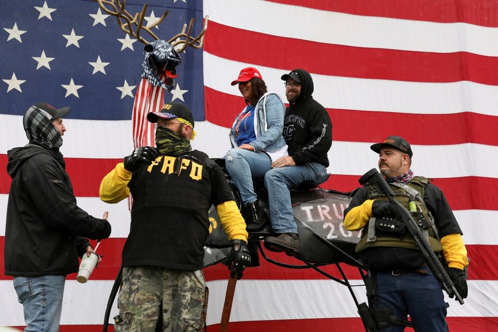 Demonstrace na podporu prezidenta Donalda Trumpa ve Washingtonu (14. 11. 2020)