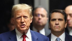 Trump uspěl u odvolacího soudu, za stamilionový trest nemusí ručit ihned. Hlavní líčení v Trumpově kauze falšování finančních záznamů s cílem utajit údajný milostný románek má začít 15. dubna.