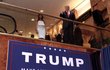 Realitní magnát Donald Trump oznamuje svou kandidatůru na prezidenta v roce 2016. Oznámení proběhlo v mrakodrapu Trump Tower na Páté avenue v New Yorku 16. června 2015.