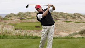 Trump na golfu ve Skotsku v roce 2011