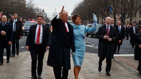 Bezpečnostní tajemství Trumpovy inaugurace: Hlídali ho bodyguardi s umělýma rukama?