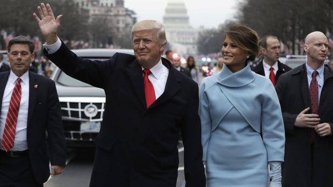 Bezpečnostní tajemství Trumpovi inaugurace: Hlídali ho bodyguardi s umělýma rukama?