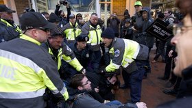 Protestující proti Trumpovi ve Washingtonu