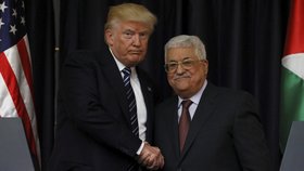 Trump slíbil Abbásovi pomoc USA při nastolení míru.