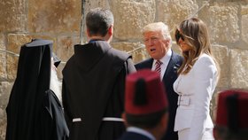 Trumpovi při návštěvě pravoslavného kostela v Jeruzalémě