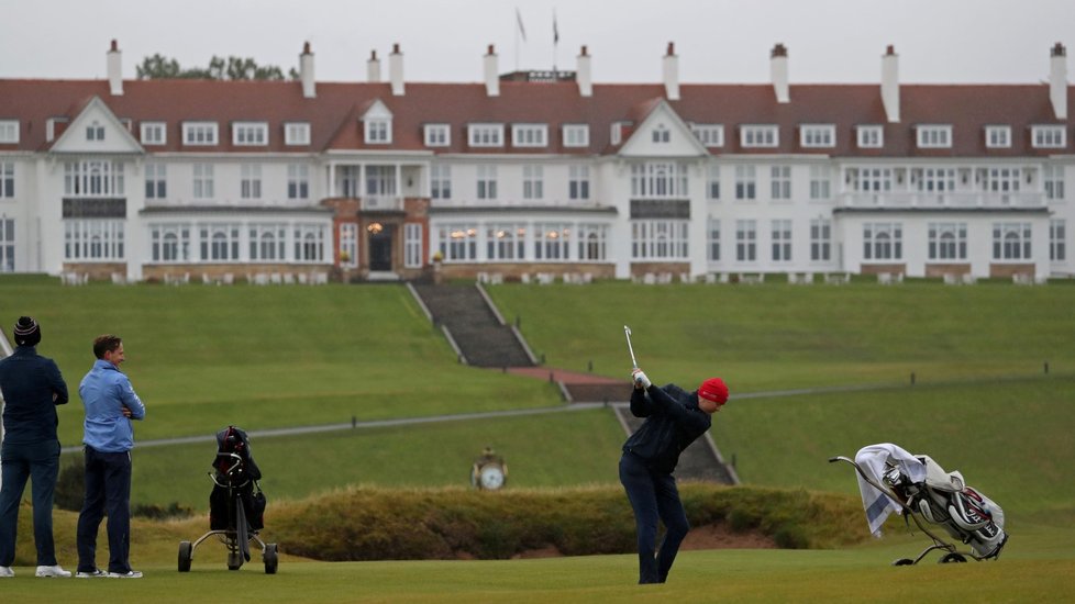Turnberry, Trumpův golfový resort ve Skotsku.