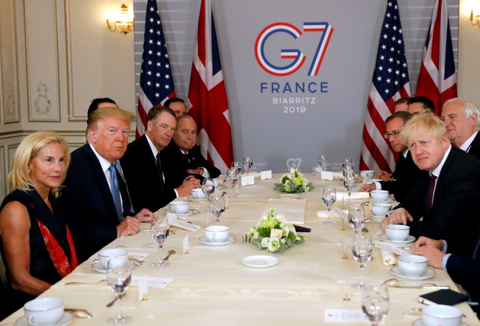 Trump Johnsonovi přislíbil po brexitu velkou obchodní dohodu ((25. 8. 2019)