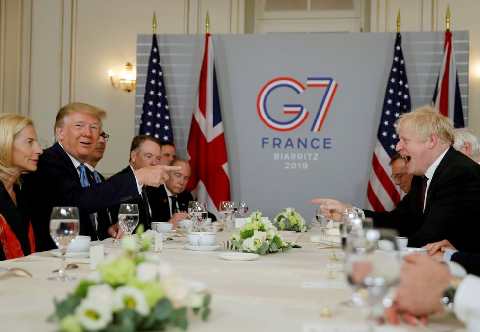 Trump Johnsonovi přislíbil po brexitu velkou obchodní dohodu. (25. 8. 2019)