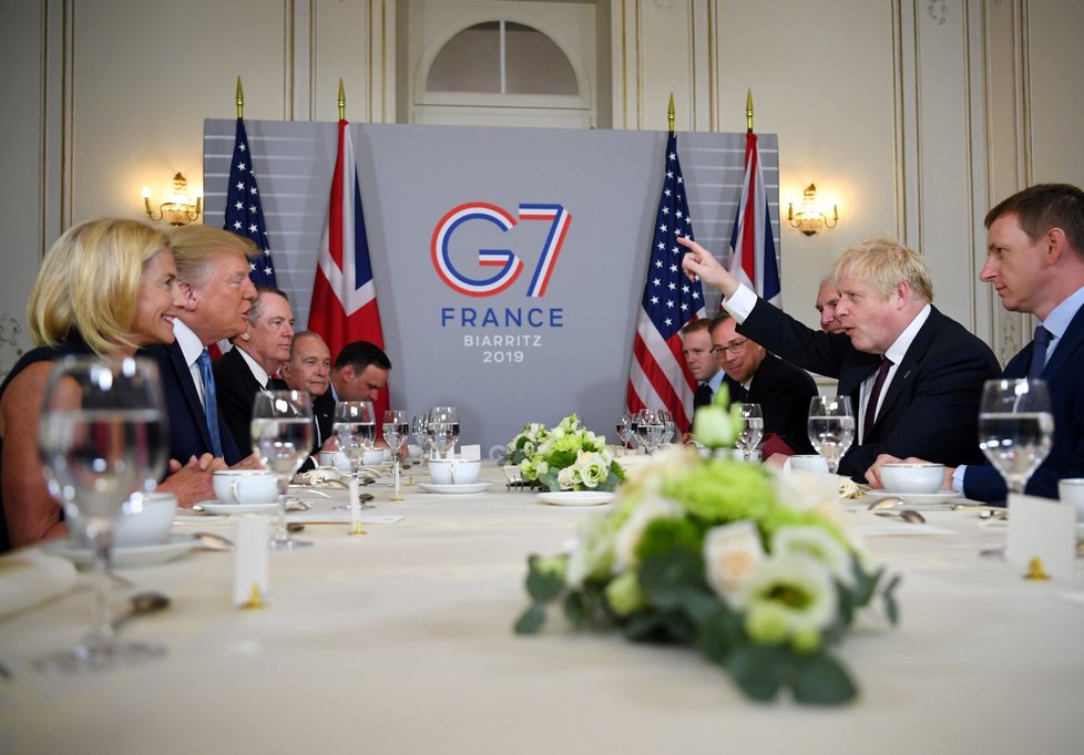 Trump Johnsonovi přislíbil po brexitu velkou obchodní dohodu ((25. 8. 2019)