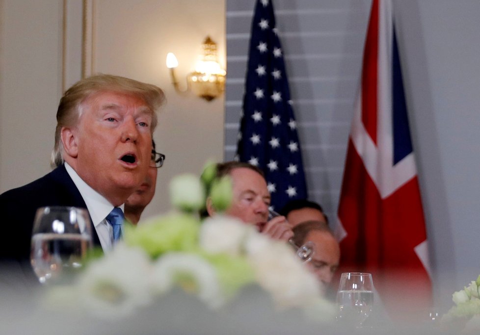 Trump Johnsonovi přislíbil po brexitu velkou obchodní dohodu (25. 8. 2019).