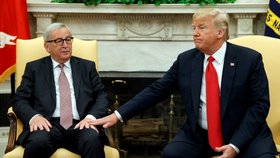 Předseda Evropské komise Jean-Claude Juncker a prezident USA Donald Trump jednali o stavu a budoucnosti obchodních vztahů USA a EU.