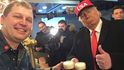 Kim Čon-un a Donald Trump na čtvrteční návštěvě v olympijském Českém domě.