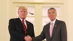 I Trumpa přivítal premiér Singapuru Lee Hsien Loong.