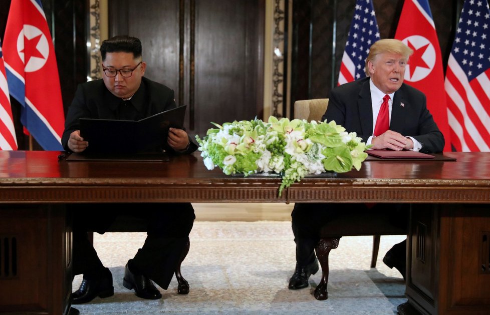 Donald Trump a Kim Čong-un se sešli v Singapuru na historickém summitu (12. 6. 2018). Teď se chystá další schůzka.