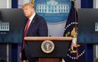 Americký prezident Donald Trump náhle přerušil tiskovou konferenci kvůli střelbě u Bílého domu (10. 8. 2020)