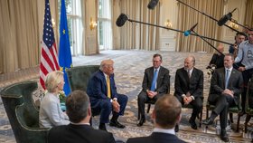 Trump na jednání s von der Leyenovou