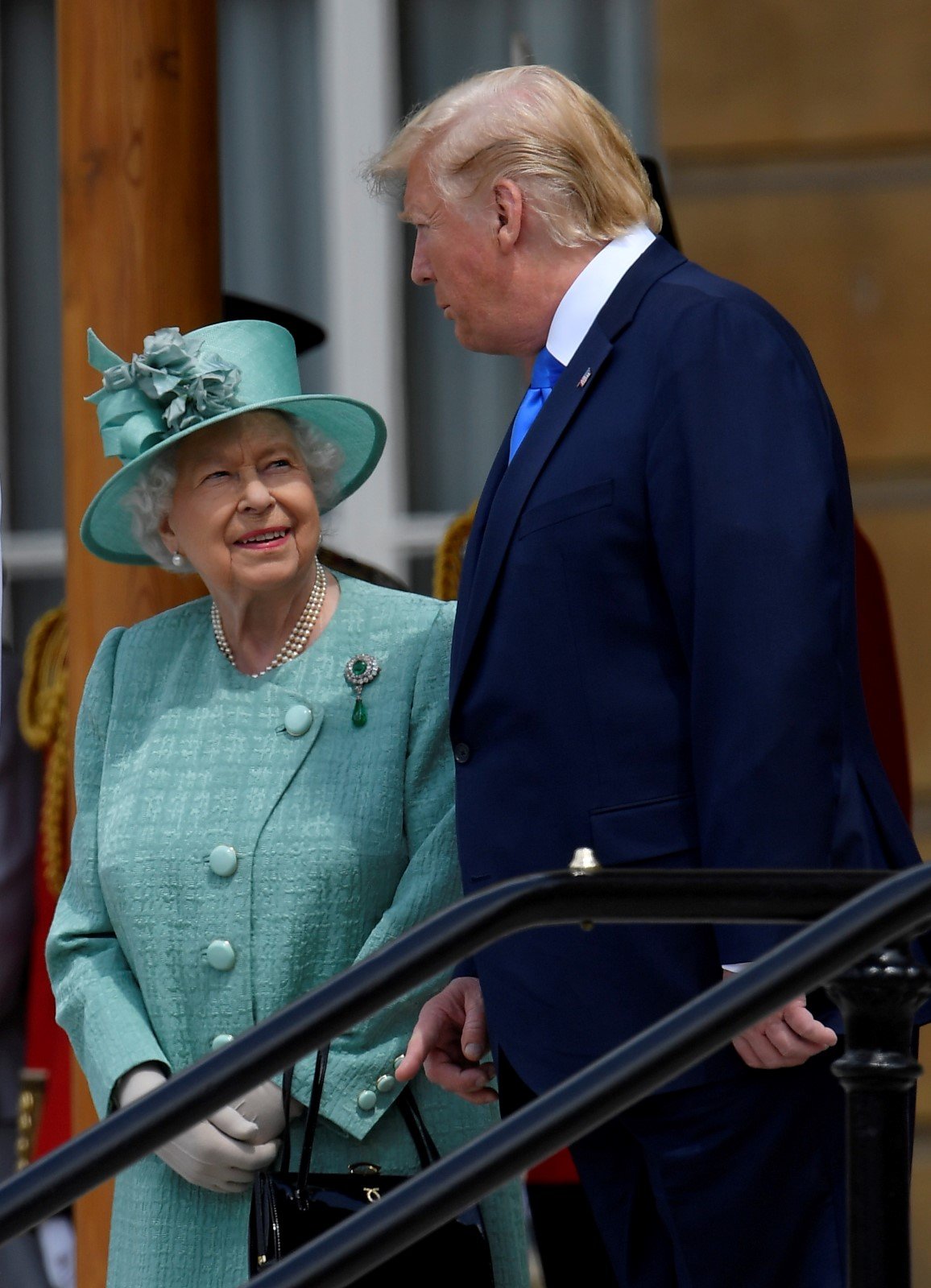 Britská královna Alžběta II. uvítala Trumpa v Buckinghamském paláci (3. 6. 2019)