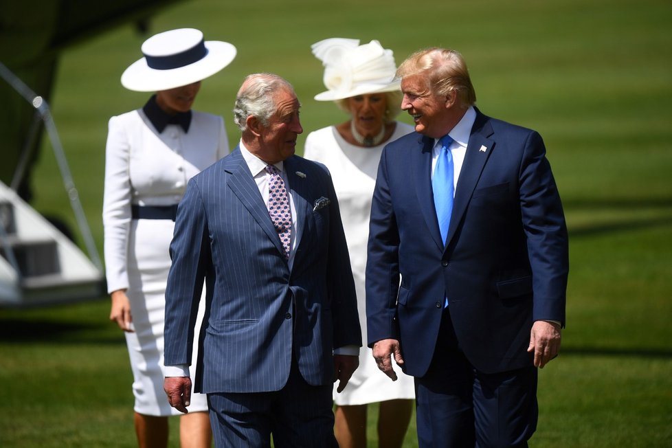 Britská královna Alžběta II. uvítala Trumpa v Buckinghamském paláci (3. 6. 2019)