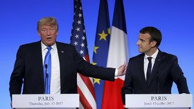 Donald Trump a francouzský prezident Emmanuel Macron při setkání v Paříži