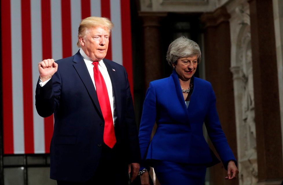 Donald Trump s Theresou Mayovou během návštěvy Velké Británie (4. 6. 2019)