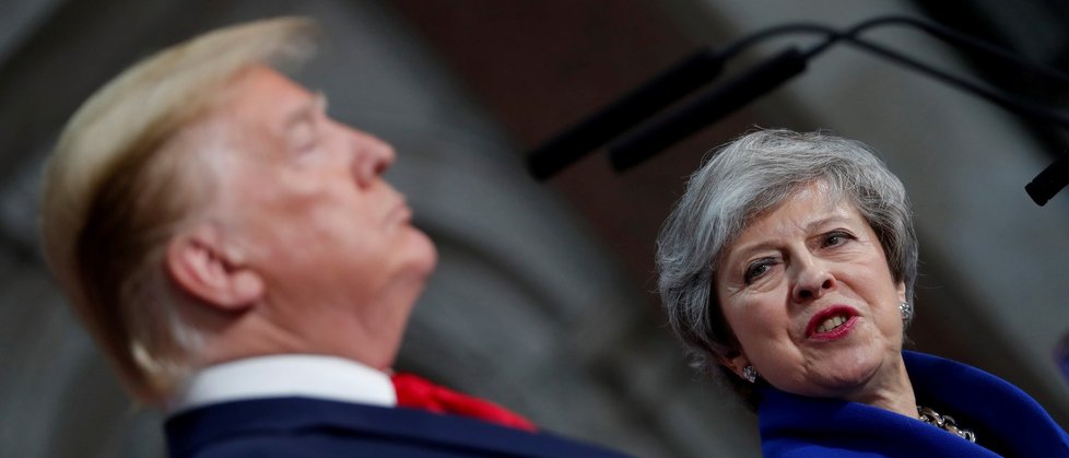 Donald Trump s Theresou Mayovou během návštěvy Velké Británie (4. 6. 2019)