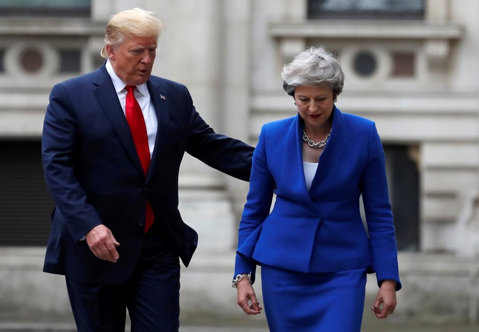 Donald Trump s Theresou Mayovou během návštěvy Velké Británie (4. 6. 2019)