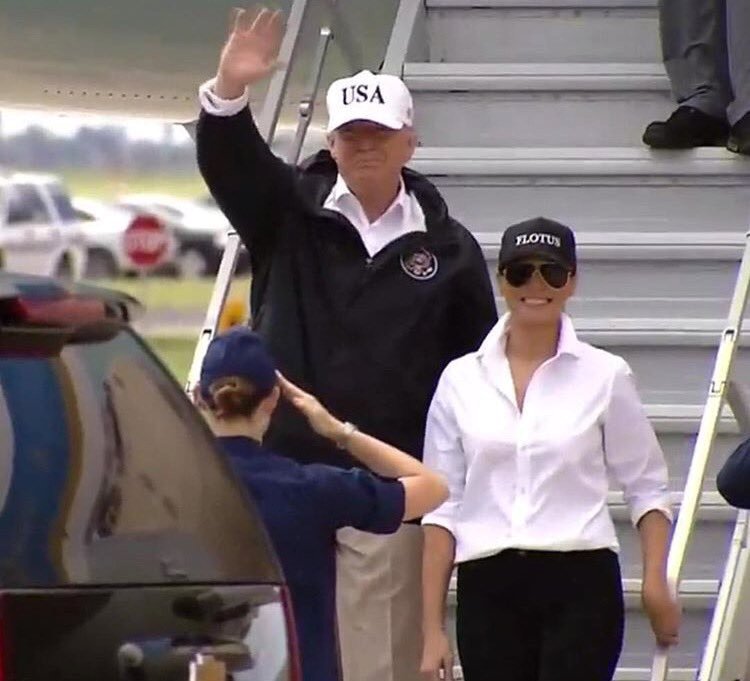 Melania Trump si do Texasu vzala čepici Flotus