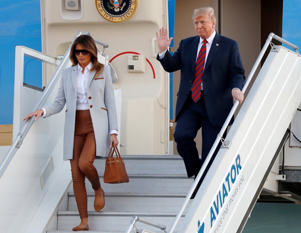 Americký prezident Donald Trump a jeho žena Melania dorazili do Helsinek (15. 7. 2018)