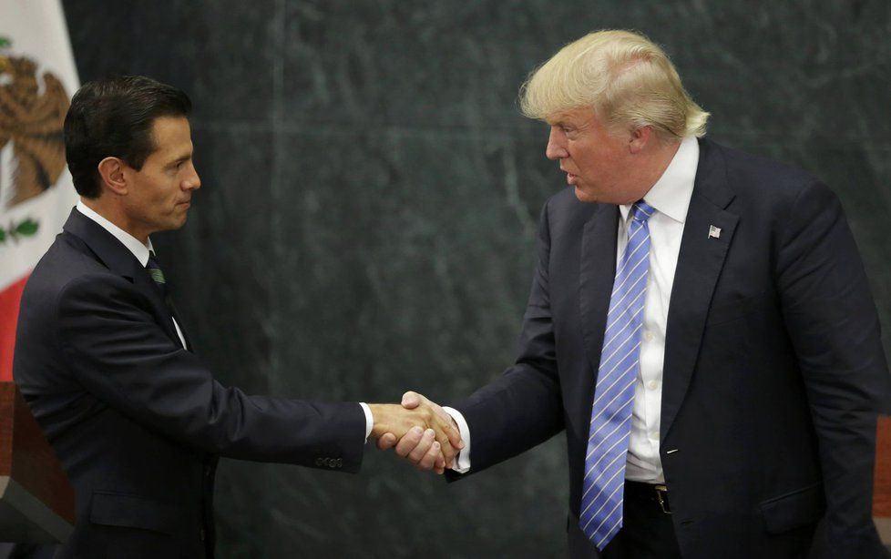 Trump se setkal s mexickým prezidentem. Stále trvá na zdi.