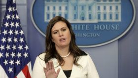 Sarah Huckabeeová Sandersová to dnes uvedla na svém oficiálním twitterovém účtu poté, co se události dostalo publicity na sociálních sítích kvůli jednomu ze zaměstnanců podniku.