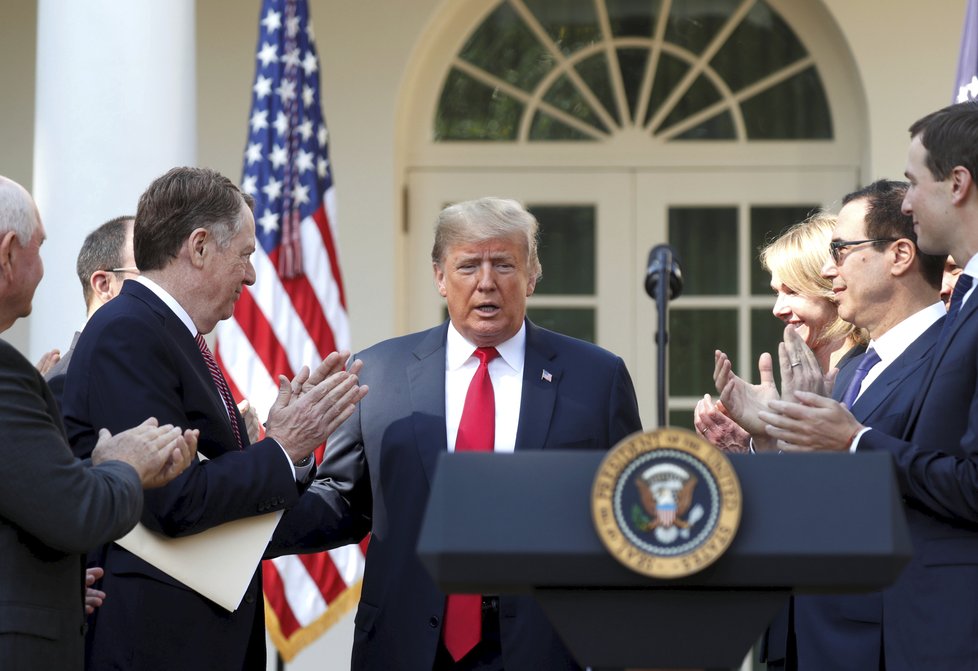 Uzavřeli jsme nejdůležitější obchodní dohodu v americké historii, komentoval Trump novou podobu smlouvy NAFTA. Je férová ke všem stranám, dodal.