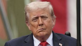 Donald Trump měl v září spadlý obličej.