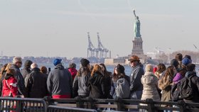 Americký prezident Donald Trump nezačne jednat o migraci dřív, než demokraté odblokují peníze pro vládu a umožní jí fungovat.