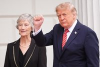Trump se v Irsku setkal s prezidentkou, dřív ji označil za muže. A chce sjednocenou zemi