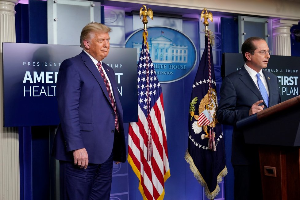 Americký prezident Donald Trump vystoupil před novináři, na dotazy neodpovídal (20. 11. 2020)