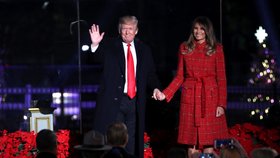 Prezident Donald Trump s manželkou Melanií na rozsvícení vánočního stromu ve Washingtonu