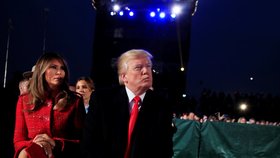 Prezident Donald Trump s manželkou Melanií na rozsvícení vánočního stromu ve Washingtonu