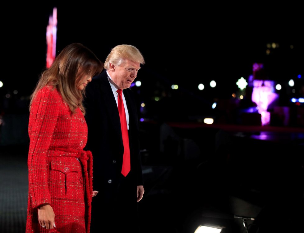 Prezident Donald Trump s manželkou Melanií na rozsvícení vánočního stromu ve Washingtonu