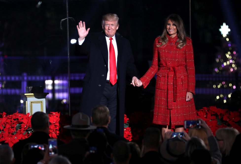 Prezident Donald Trump s manželkou Melanií na rozsvícení vánočního stromu ve Washingtonu