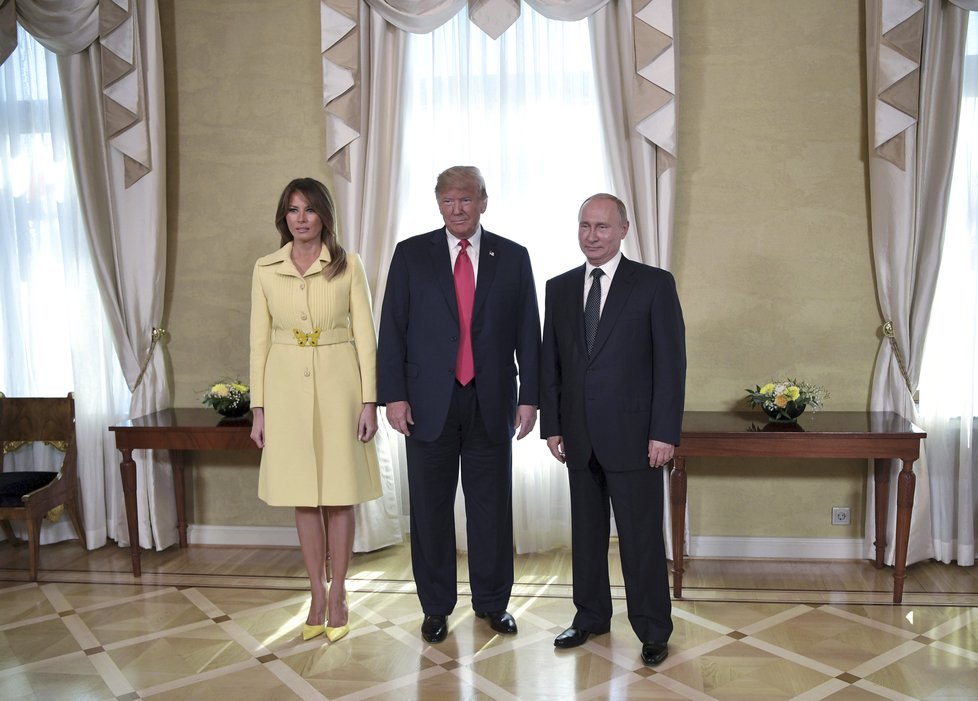 Zatímco prezident USA Donald Trump (72) si setkání se svým ruským protějškem v Helsinkách pochvaluje, světová média ho kritizují: byl jako poslušný pejsek na vodítku v rukou Vladimira Putina (65).