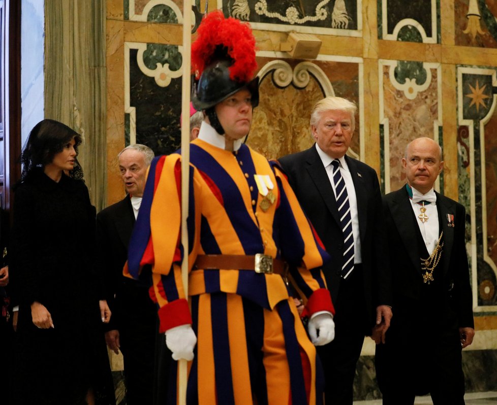 Trumpovi dorazili do Říma, kde je čekalo setkání s papežem.