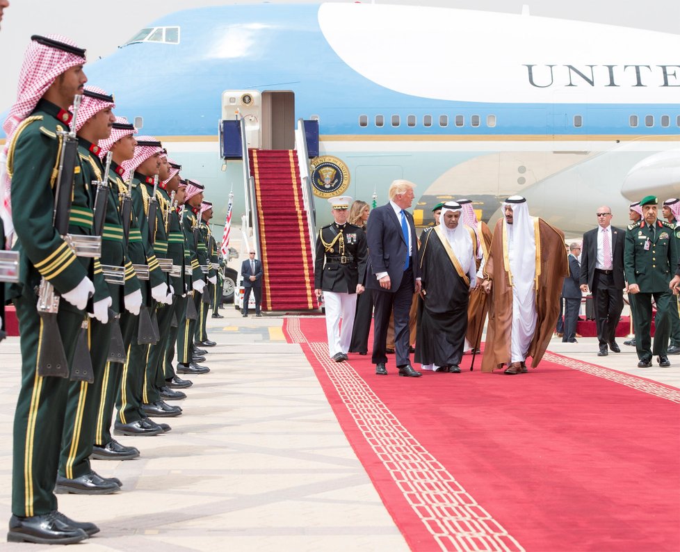 Trump si jako první zahraniční cestu vybral Saúdskou Arábii.