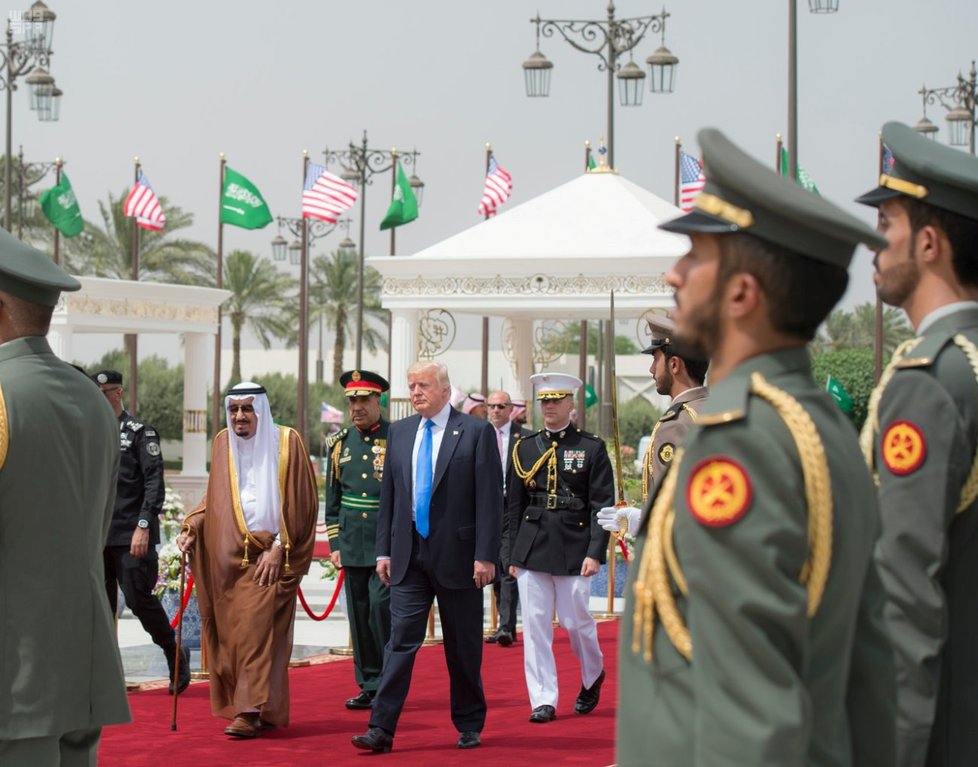 Donald Trump a jeho žena Melania při návštěvě Saúdské Arábie