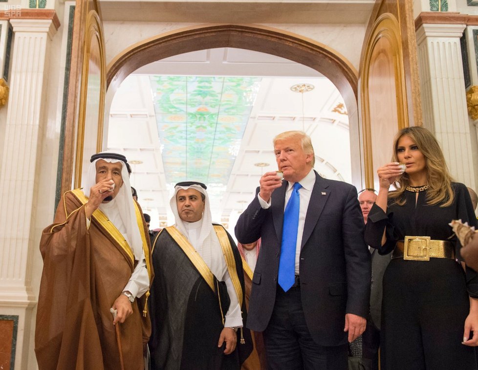Donald Trump a jeho žena Melania při návštěvě Saúdské Arábie