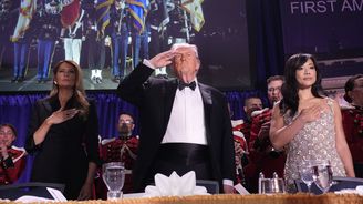 Střelba na galavečeři v hotelu Hilton. Tajná služba evakuovala Trumpa i členy vlády Střelba na galavečeři v hotelu Hilton. Tajná služba evakuovala Trumpa i členy vlády