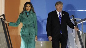 Donald Trump s manželkou Melanií přicestovali do Varšavy.